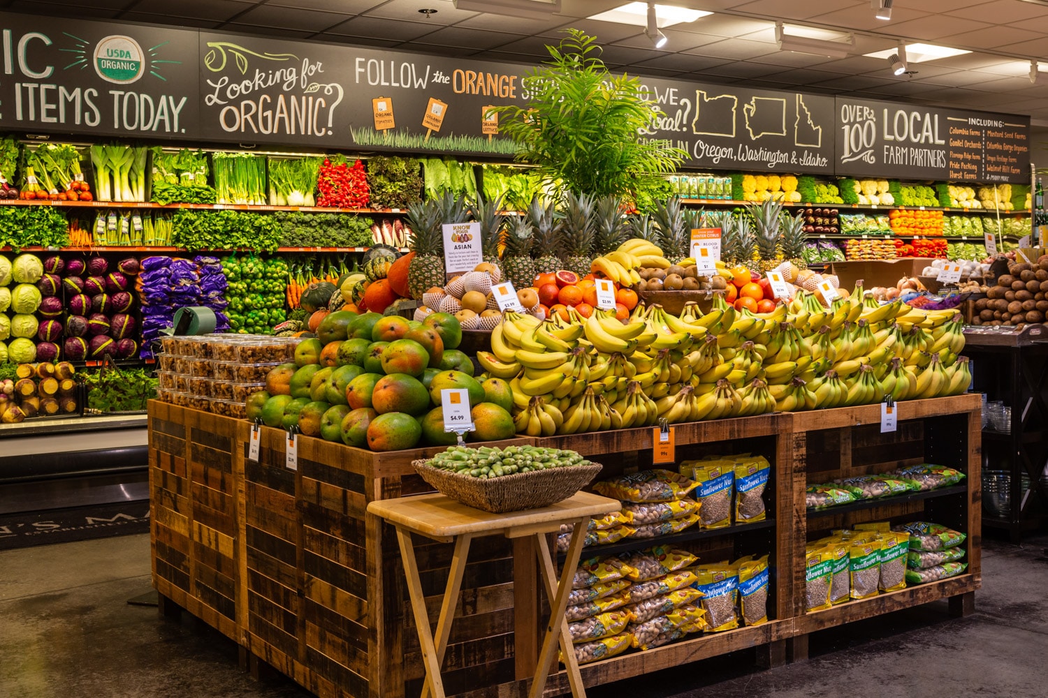 Zupan's Markets Lake Grove produce department