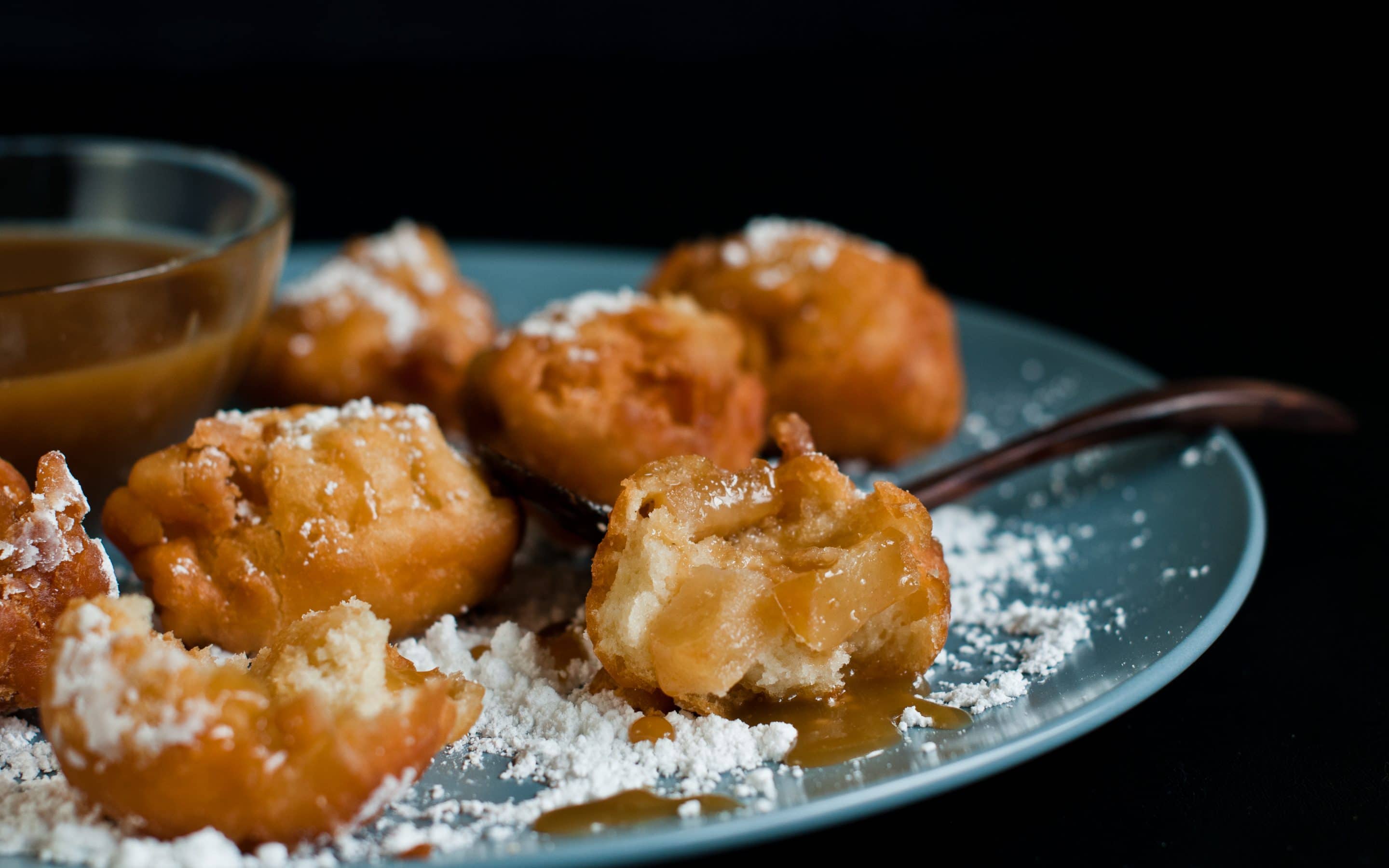 apple fritters with caramel sauce