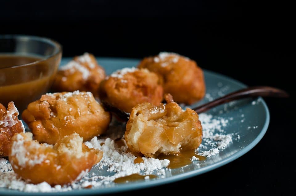 apple fritters with caramel sauce