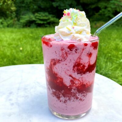 Recipes_StrawberryMilkshake_Web